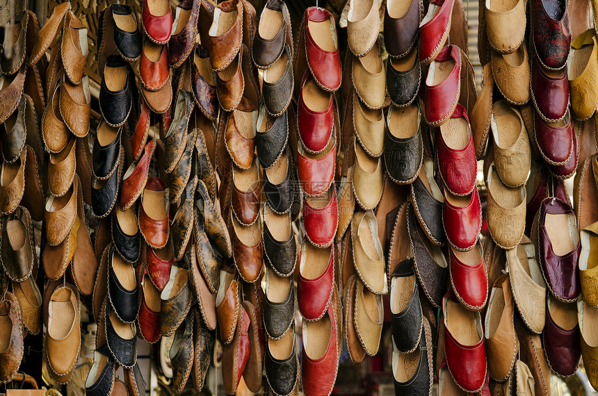 中的传统拖鞋露天鞋类市场纪念品店铺图片