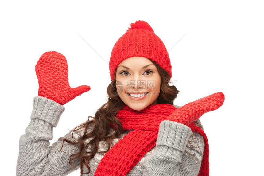 穿着帽子 毛衣和手套的美女微笑羊毛快乐女性成人衣服福利季节围巾女孩图片
