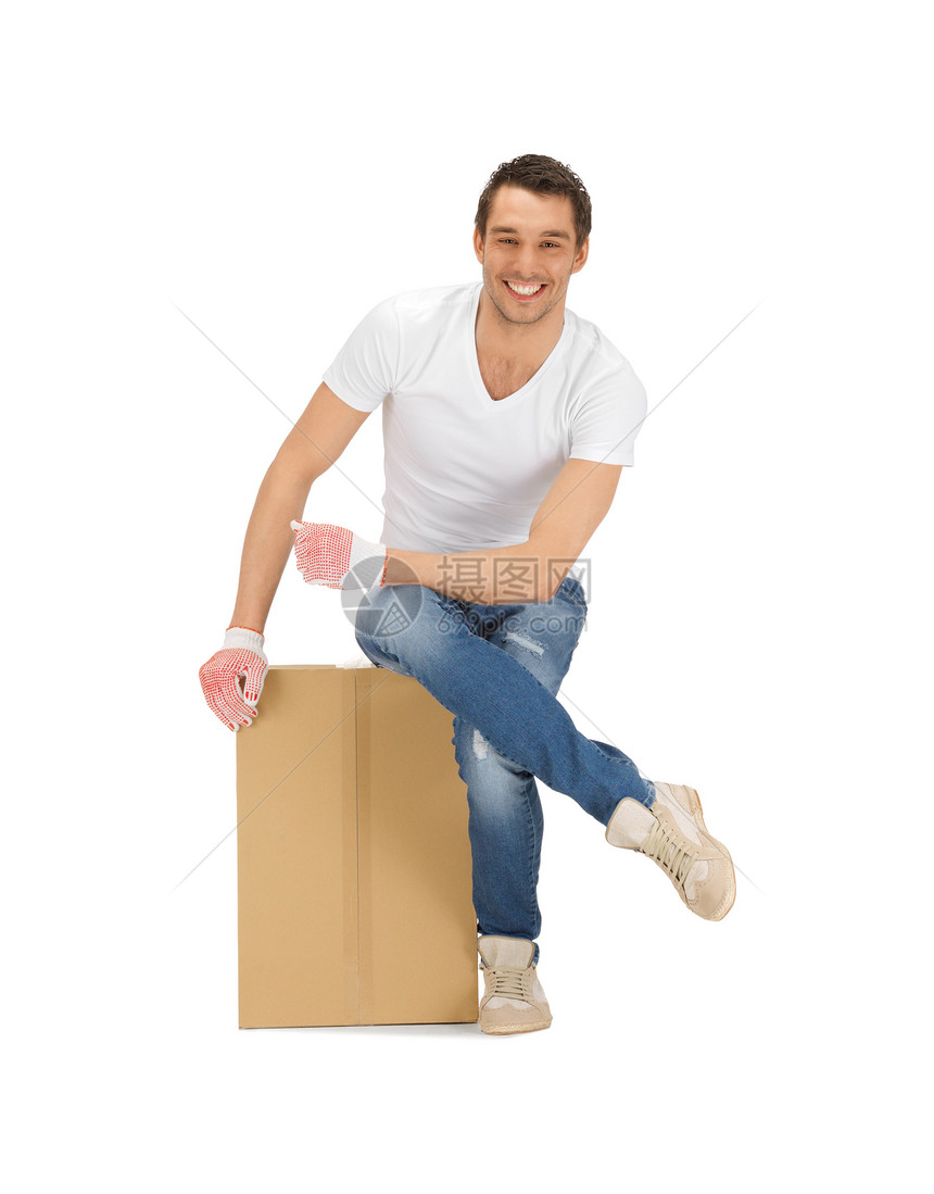 长着大盒子的帅帅帅男人学生邮政微笑纸盒快乐男性伙计工人包装运输图片