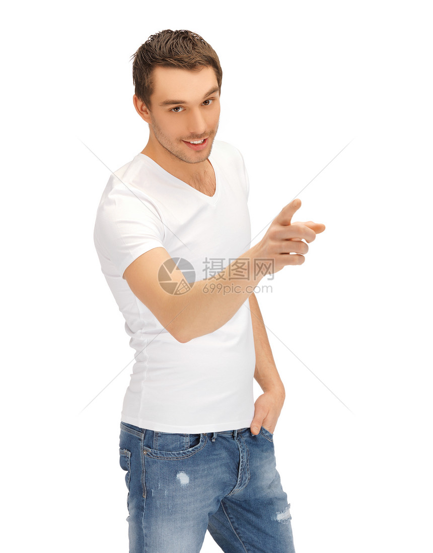 穿白衬衫的男人 用手指对着他的手指微笑工人手势学生警报衬衫公告采摘指责男性图片