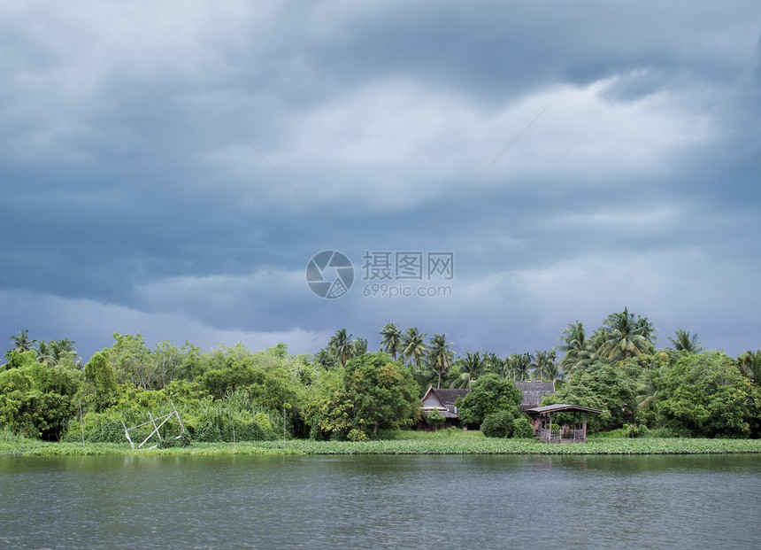 泰王国季风期间的河内住房建筑木头热带异国雨季房子情调风景村庄图片