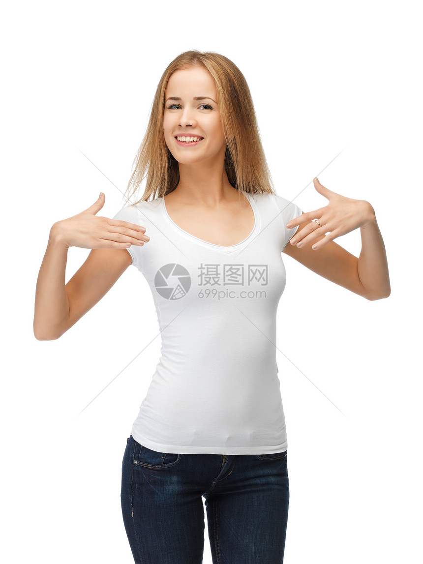 穿着白白白色T恤衫的笑着微笑的少女学生青年衬衫女性女士空白快乐青少年图片