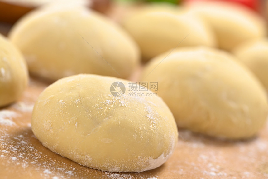 披萨点心食物小麦水平面粉营养烹饪粮食烘烤脆皮面包图片