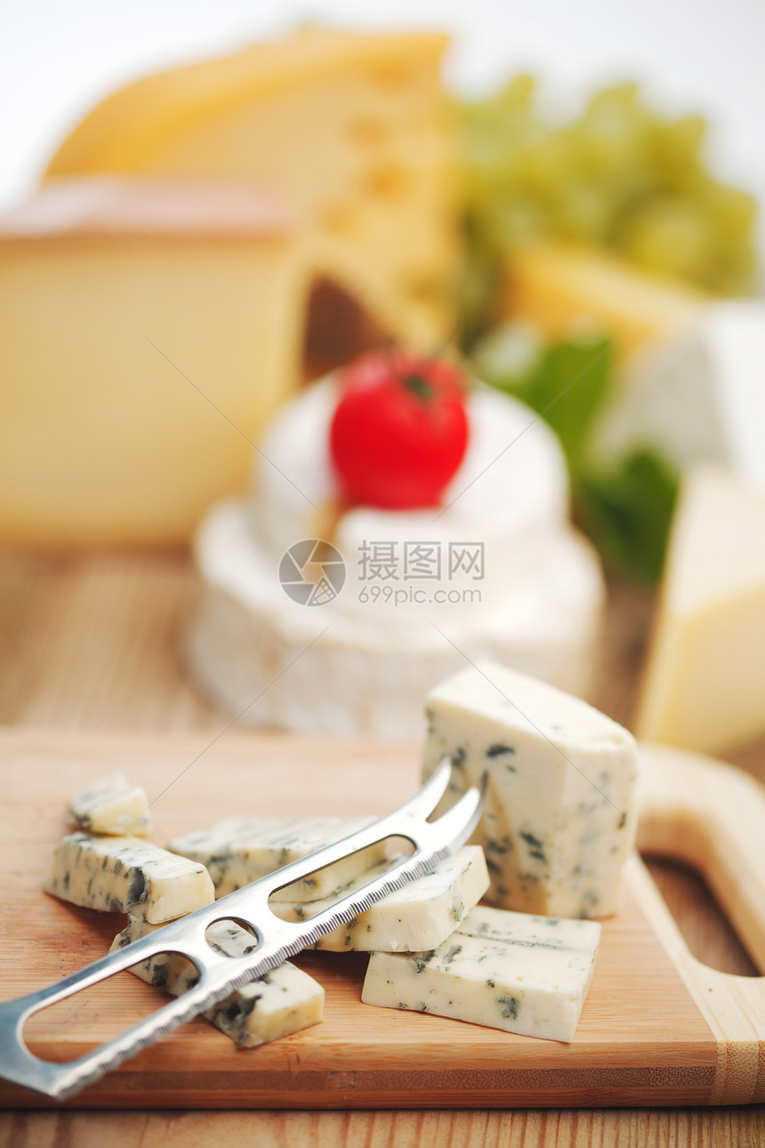 奶酪和奶酪刀美食小吃香味烹饪午餐气味盘子熟食产品食品图片