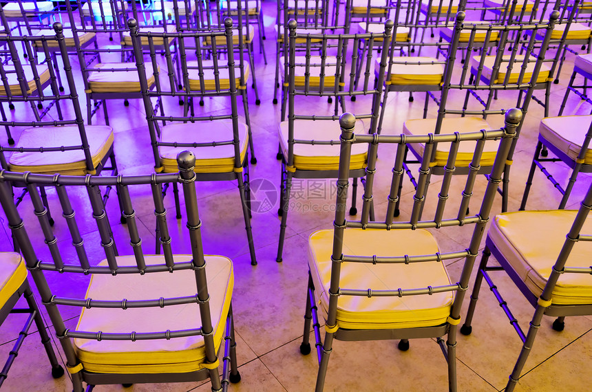 活动主席黄色环境大厅紫色展示会议房间观众贸易椅子图片