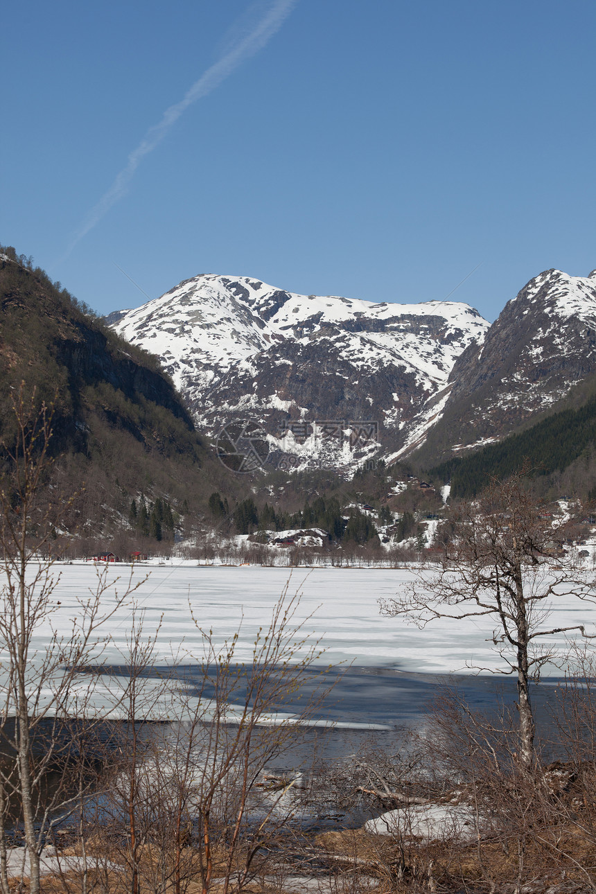 挪威冬季风景挪威森林游客目的地景观旅游文化荒野天空树木山脉图片