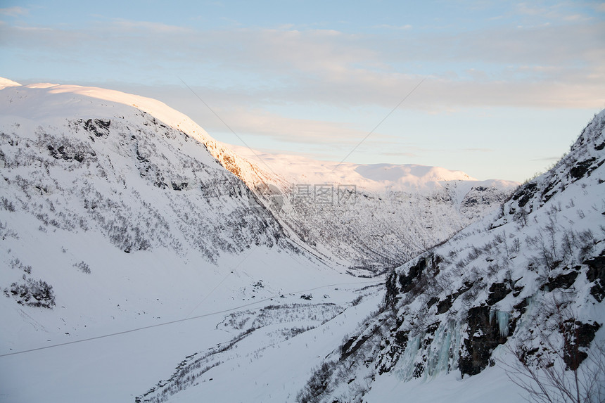 挪威冬季风景挪威目的地旅游文化景观天空森林荒野山脉游客树木图片