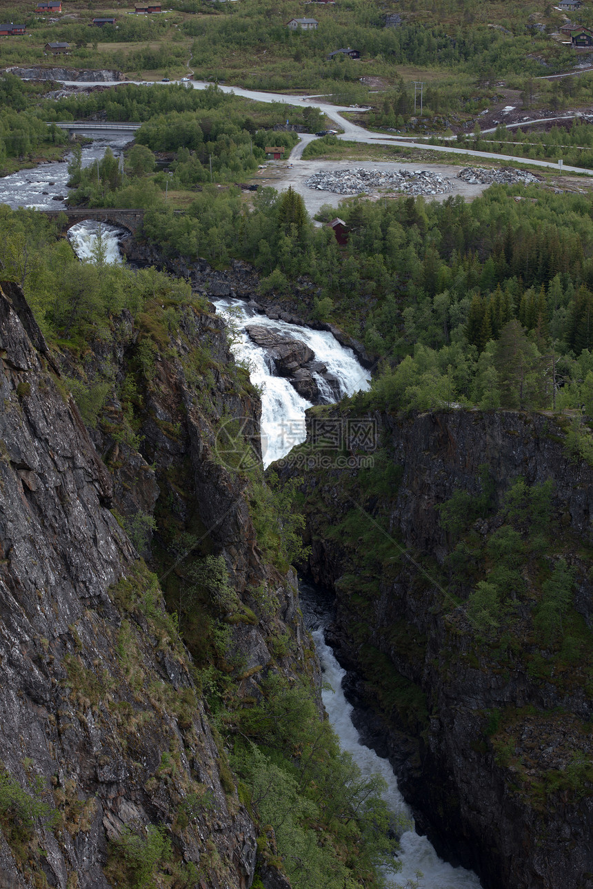 挪威的河流和瀑布风景荒野树木天空目的地森林文化游客山脉峡湾图片