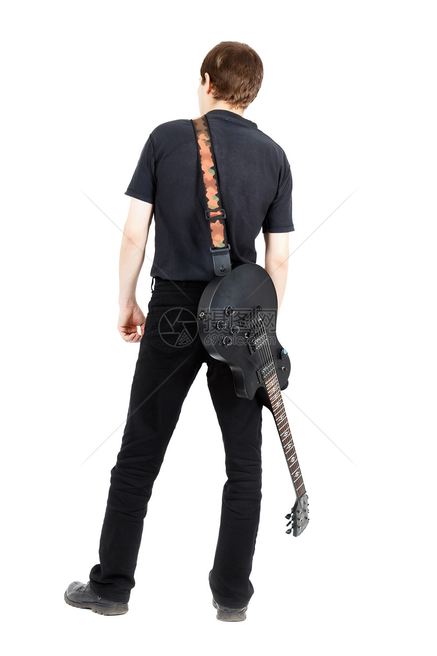 白色背景的摇滚音乐家吉他手男性乐器吉他艺术字符串岩石男生牛仔裤青年图片