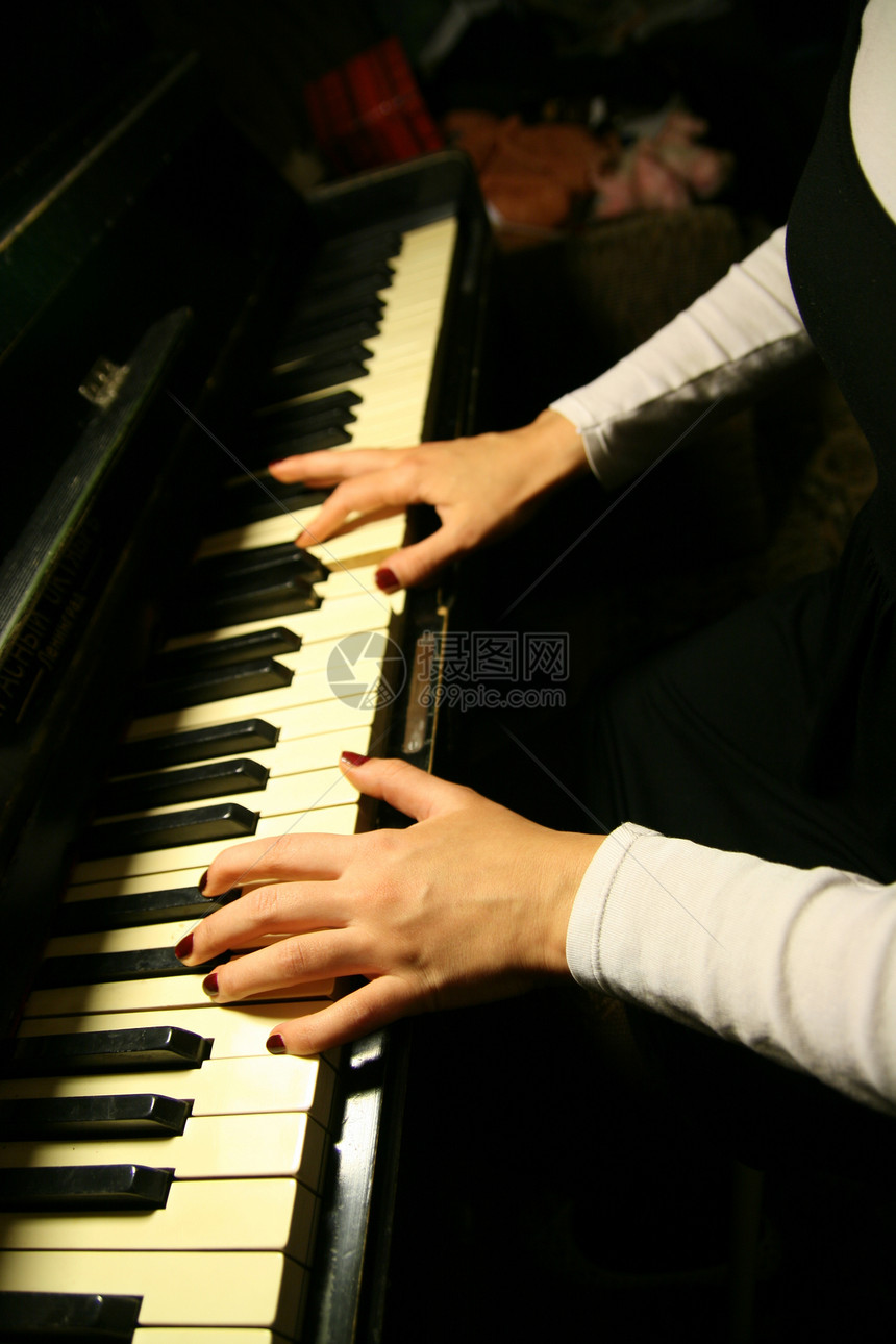 弹钢琴音乐会歌曲象牙成人教育手指艺术家键盘演员音乐家图片