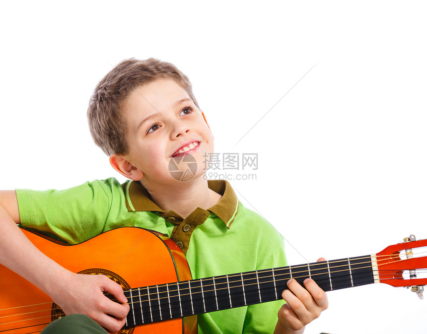 具有经典西班牙语吉他男孩闲暇细绳音乐停留旋律青少年乐器蓝色衬衫牛仔裤图片