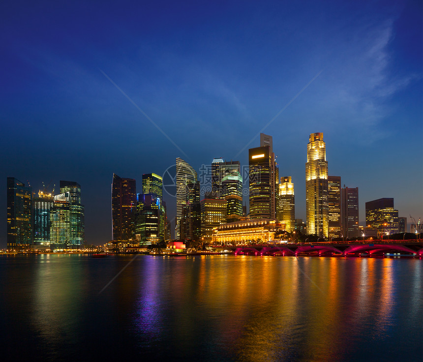 晚上新加坡天际反光风景日落商业建筑学建筑城市正方形反射摩天大楼图片