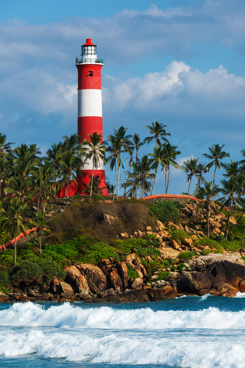 KovalamVizhinjam灯塔 印度喀拉拉岩石波浪海景风暴棕榈海洋天气图片