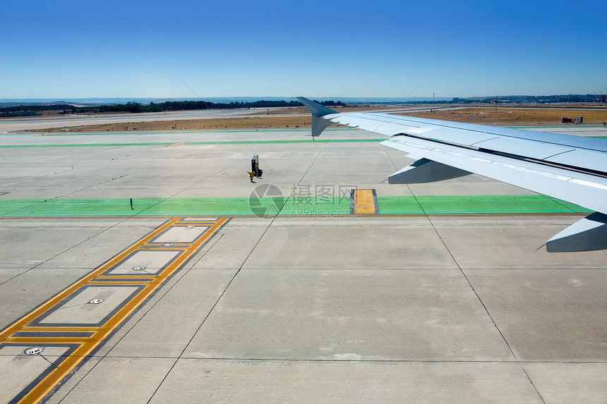 飞机机翼离开机场机器运输引擎信号太阳喷射航班天空气候阳光图片