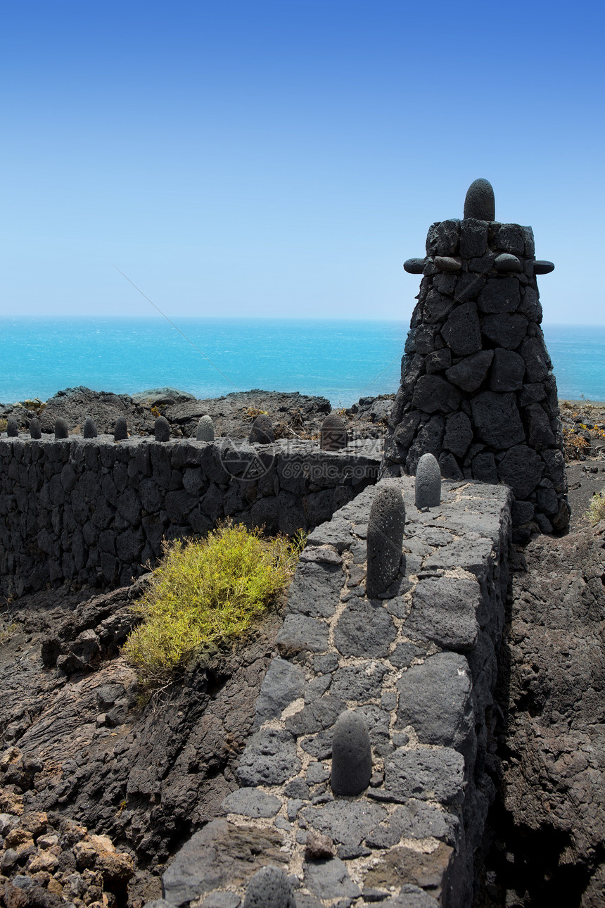 La Palma熔岩石栅栏柱旅行假期石头蓝色国家天空旅游岛屿岩石干旱图片