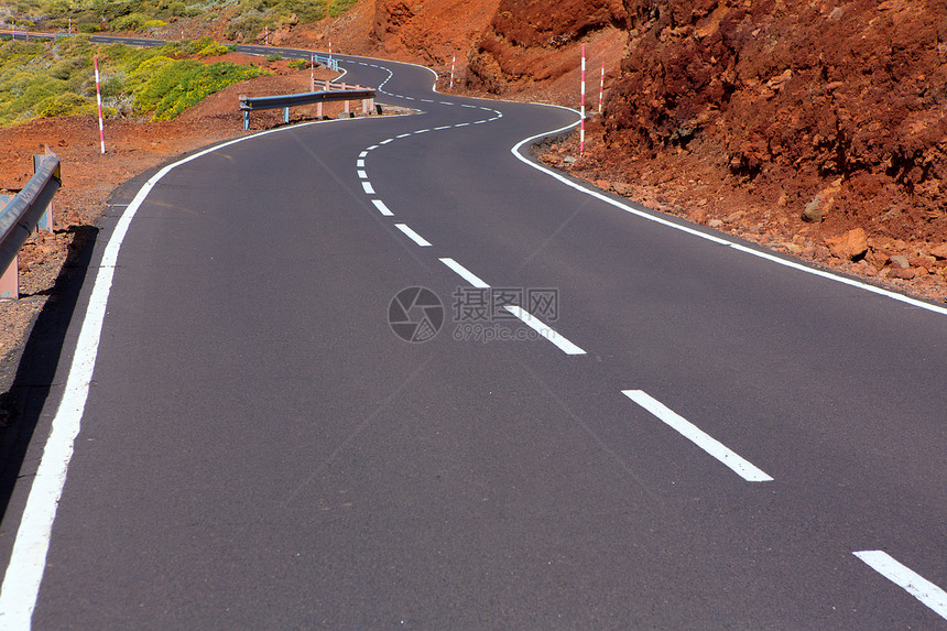 加那利群岛山上弯曲道路曲线假期干旱土壤旅行线条旅游观光公园岛屿晴天图片