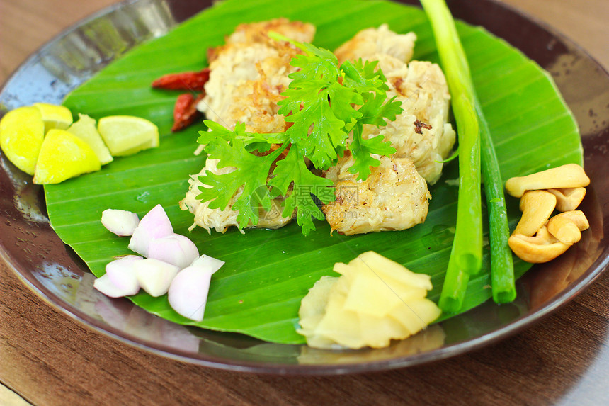 煮酸猪肉和蔬菜美味香蕉午餐服务情调烹饪异国盘子辣椒腰果图片