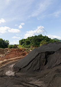 矿物燃料煤矿堆积森林萃取天空力量石头矿物生产资源工业树木背景