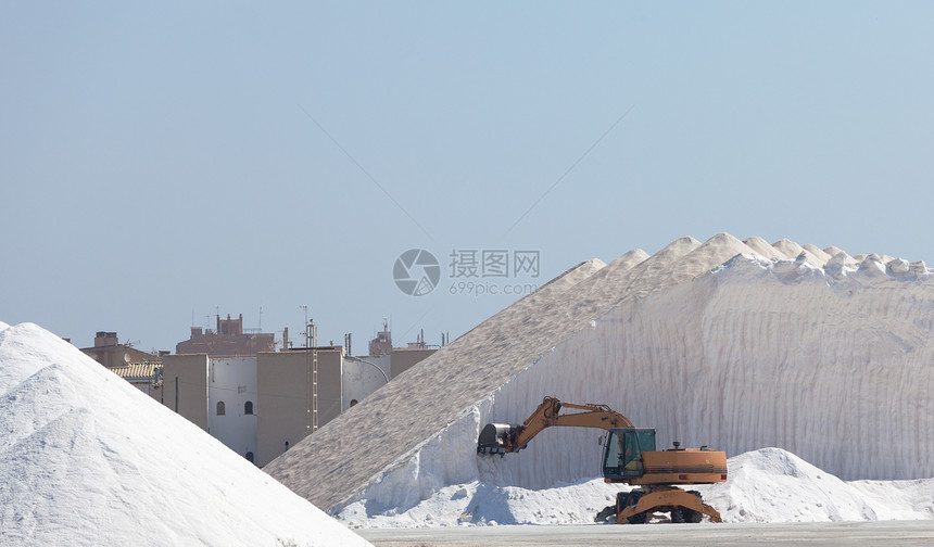 抽取盐白色天空矿物质盐水挖掘机制造业氯化钠工厂萃取生理图片