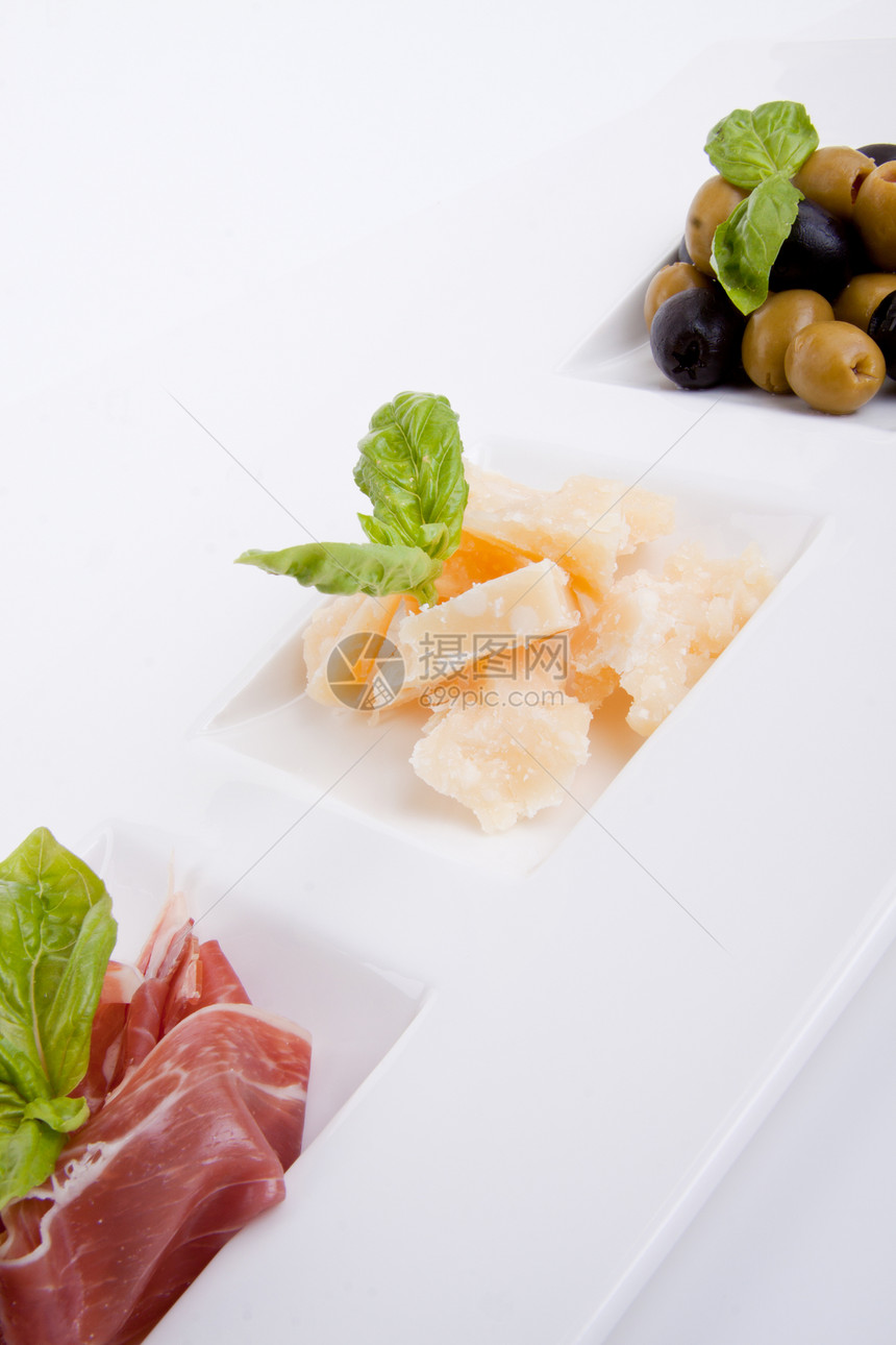 配有瓜美面粉和橄榄的美味抗粘糊剂板美食起动机饮食小吃食物奶制品面包火腿沙拉猪肉图片