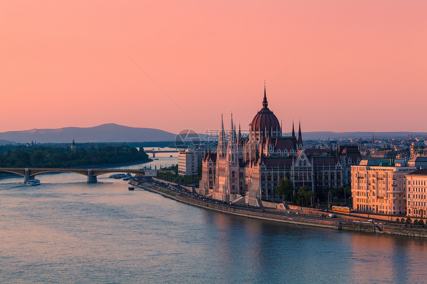 匈牙利 布达佩斯景观传统天空河岸议会情绪世界遗产电车橙子日落图片