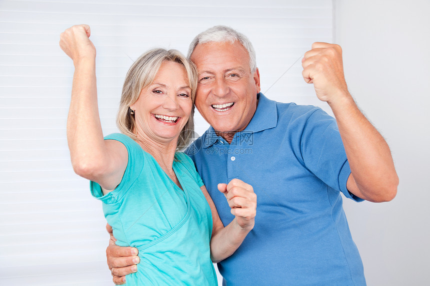 快乐情侣的肖像男人女士公民男性退休感情丈夫成人老年养老金图片