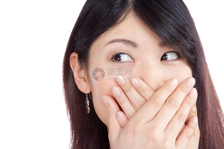 亚洲妇女掩盖她的嘴唇惊奇女性工作室压力眼睛不满成人白色震惊青年图片