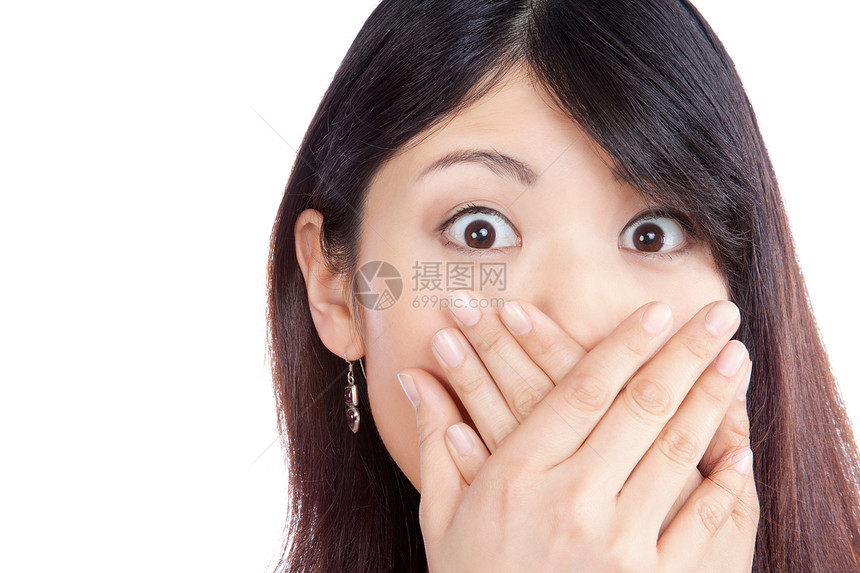 亚洲妇女掩盖她的嘴唇压力女孩眼睛震惊青年工作室惊喜成人女性女士图片