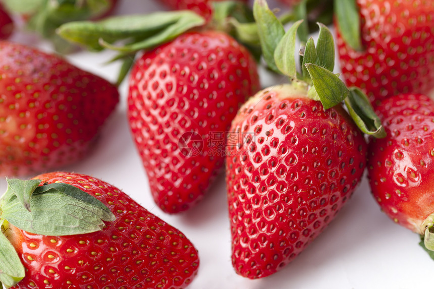 甜草莓饮食小吃宏观健康饮食食物茶点浆果水果种子绿叶图片