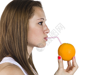 女孩饮橙子酒的概貌背景图片