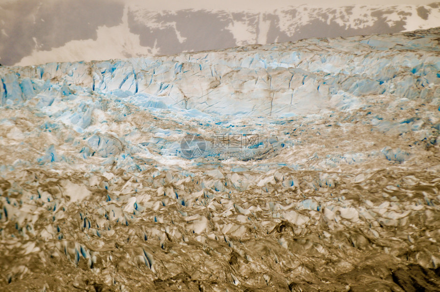 山前的冰川丘陵冰山爬坡山脉蓝色图片