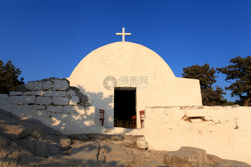 单一城堡教会堡垒地标阳光宗教旅行天空玫瑰废墟建筑学礼拜堂图片