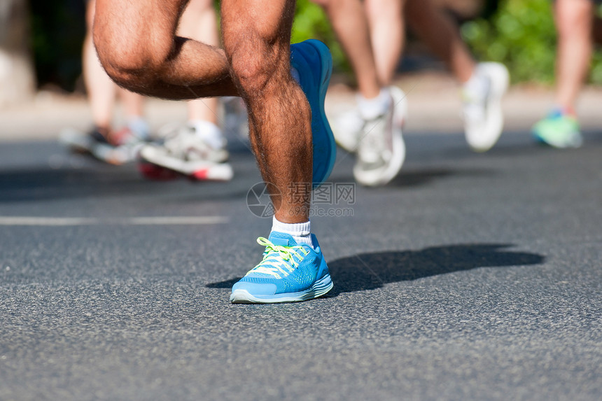 马拉松赛车比赛人群男人训练竞赛跑步者鞋类跑步领导游戏图片