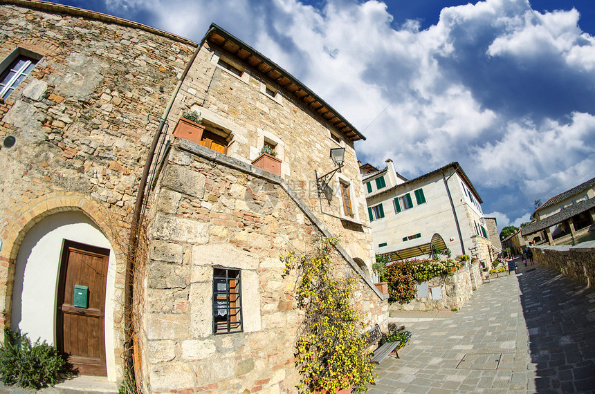典型的意大利中世纪城旧楼图片