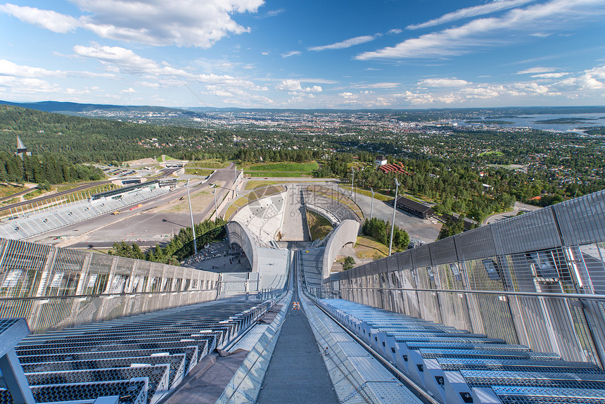 从滑雪跳起的 OSLO 视图旅游国家游客运动全景吸引力比赛文化飞行精英图片