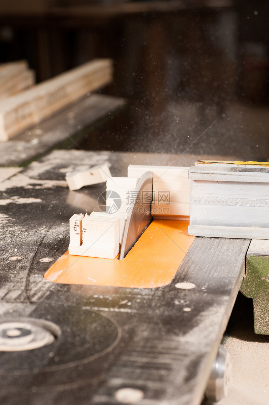 圆形表锯末橱柜木头圆锯切割制造商工艺作坊机器木工图片
