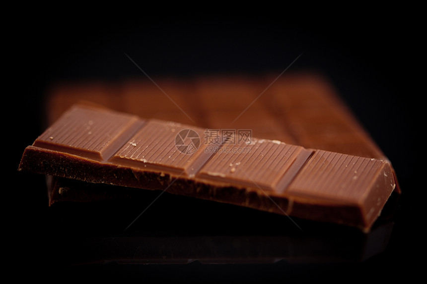 黑色巧克力的模糊棒图片