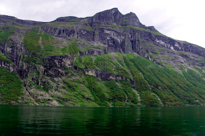 挪威的Fjord旅行公园海湾悬崖石头冰川丘陵瀑布假期山沟图片