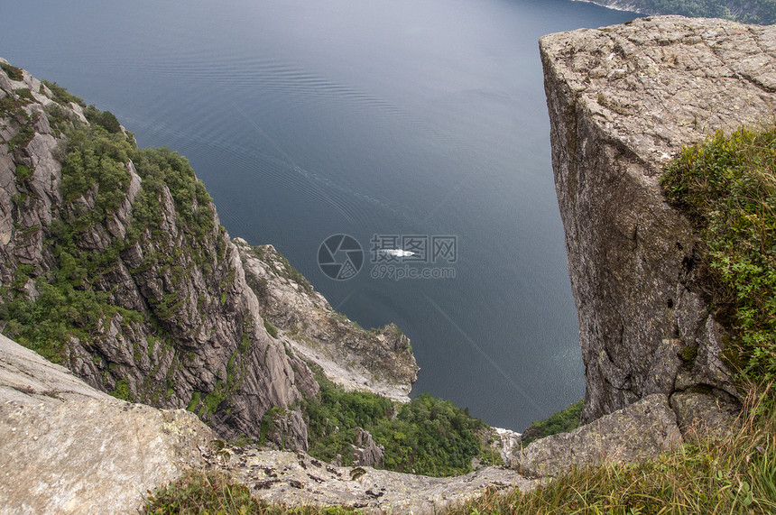 fjord 视图汽艇场景爬坡山沟远足石头悬崖风景峡湾地标图片