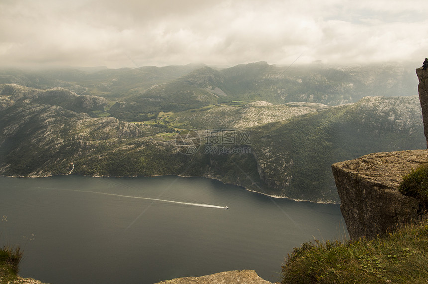 从悬崖的 Lysefjord 视图图片