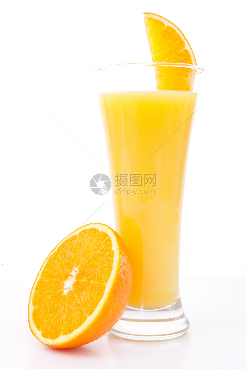 在一杯橙汁附近 半橘子图片