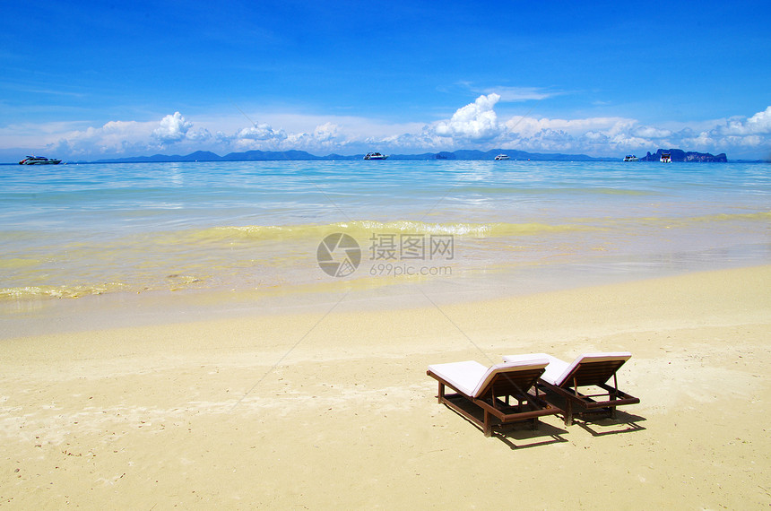 沙滩和热带海海岸太阳晴天放松冲浪假期阳光旅行天空海浪图片