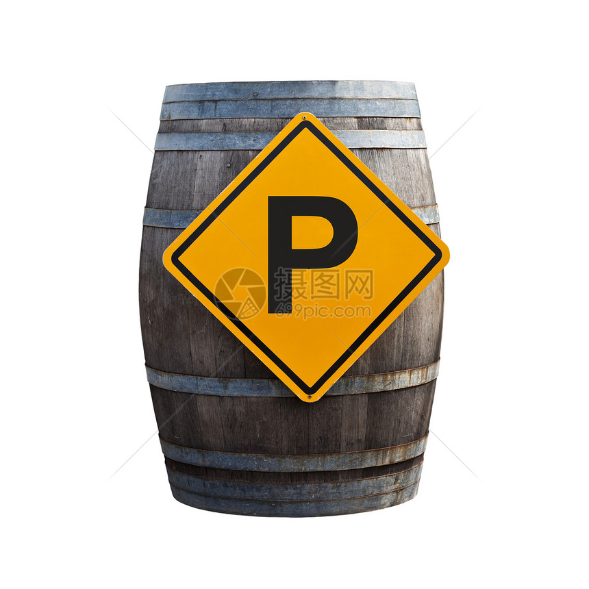 大红酒桶 有交通标志 孤立在白色的后院木桶生产木头酿酒藤蔓啤酒食物酒精乡村饮料图片