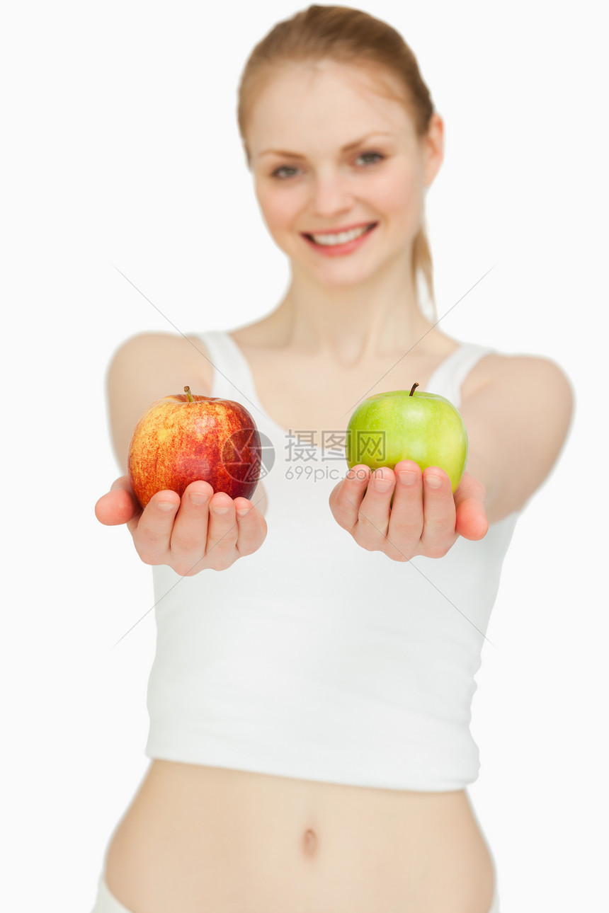 欣喜佳人 介绍两个苹果图片