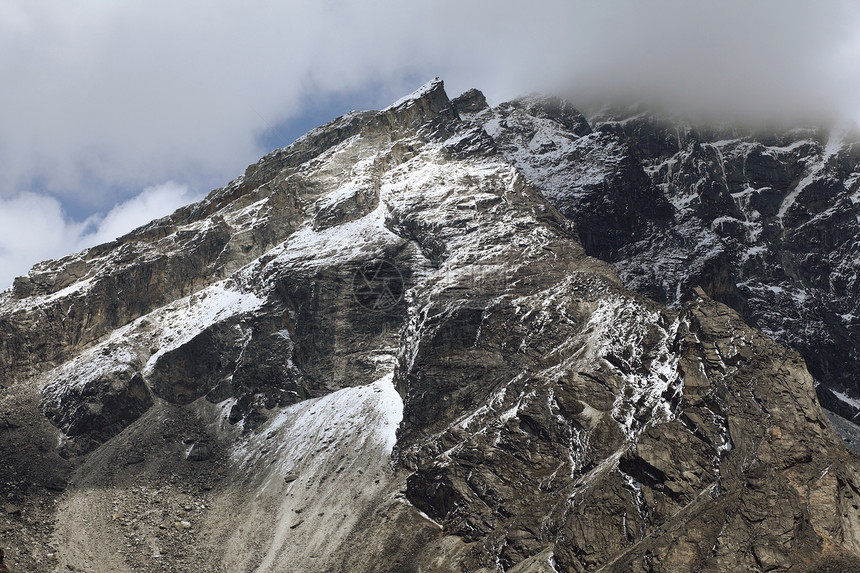 雪雪山环境全景旅行高山风景蓝色冰川岩石天空顶峰图片