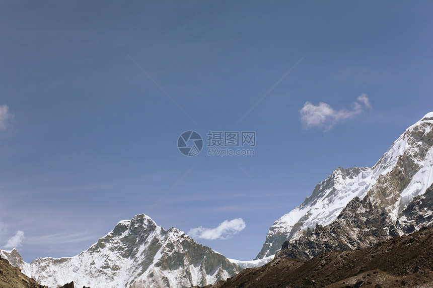 雪雪山岩石蓝色天空环境活动山峰旅行全景风景爬坡图片