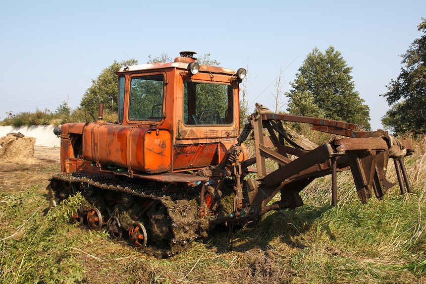 旧拖拉机农业乡村技术机器农场运输机械废料图片