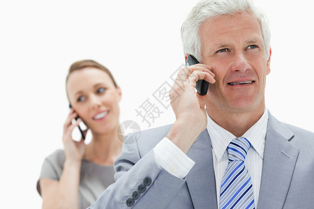 一个白人头发商务人士在电话上 和A A工人两个人顾问人士秘书讲话职业听力专家经理背景图片