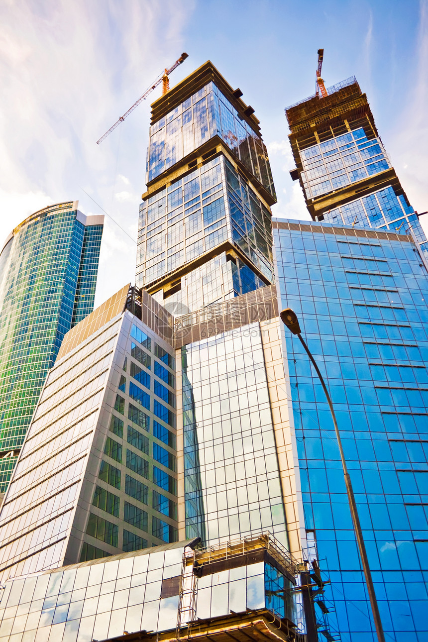 高级摩天大楼财产反射建筑太阳窗户总部中心天空市中心蓝色图片