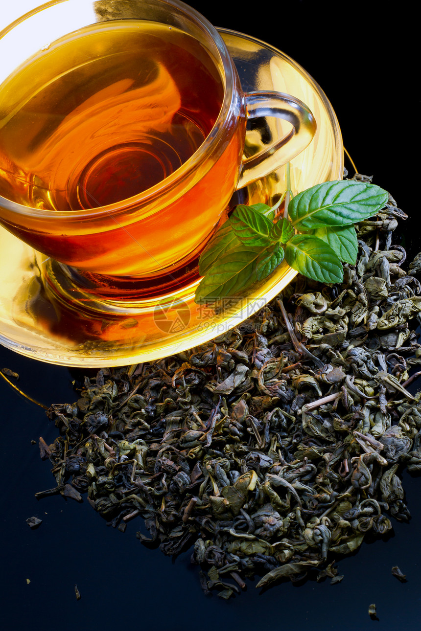 茶叶和薄荷棕色庄稼厨房叶子绿色草药玻璃食物香味餐具图片
